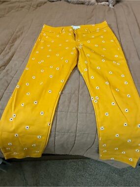 Old Navy Yellow Daisy Cropped Pants